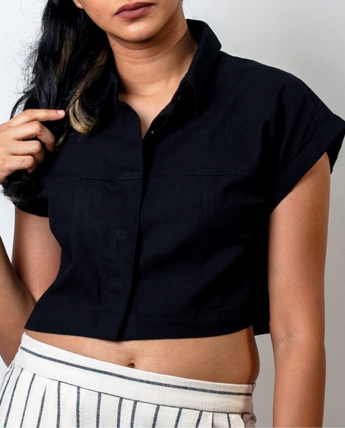 The Batiste Linen Short Sleeve Crop Shirt – Black